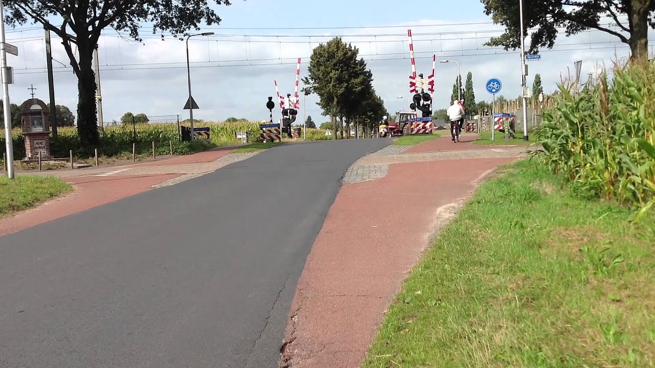 Day at a dutch levelcrossing, Streepstraat, Berkel-Enschot