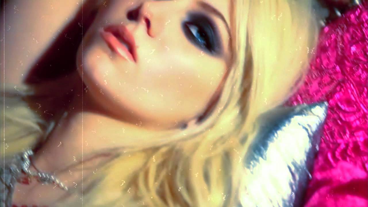 Taylor Momsen (The Pretty Reckless) - Zombie