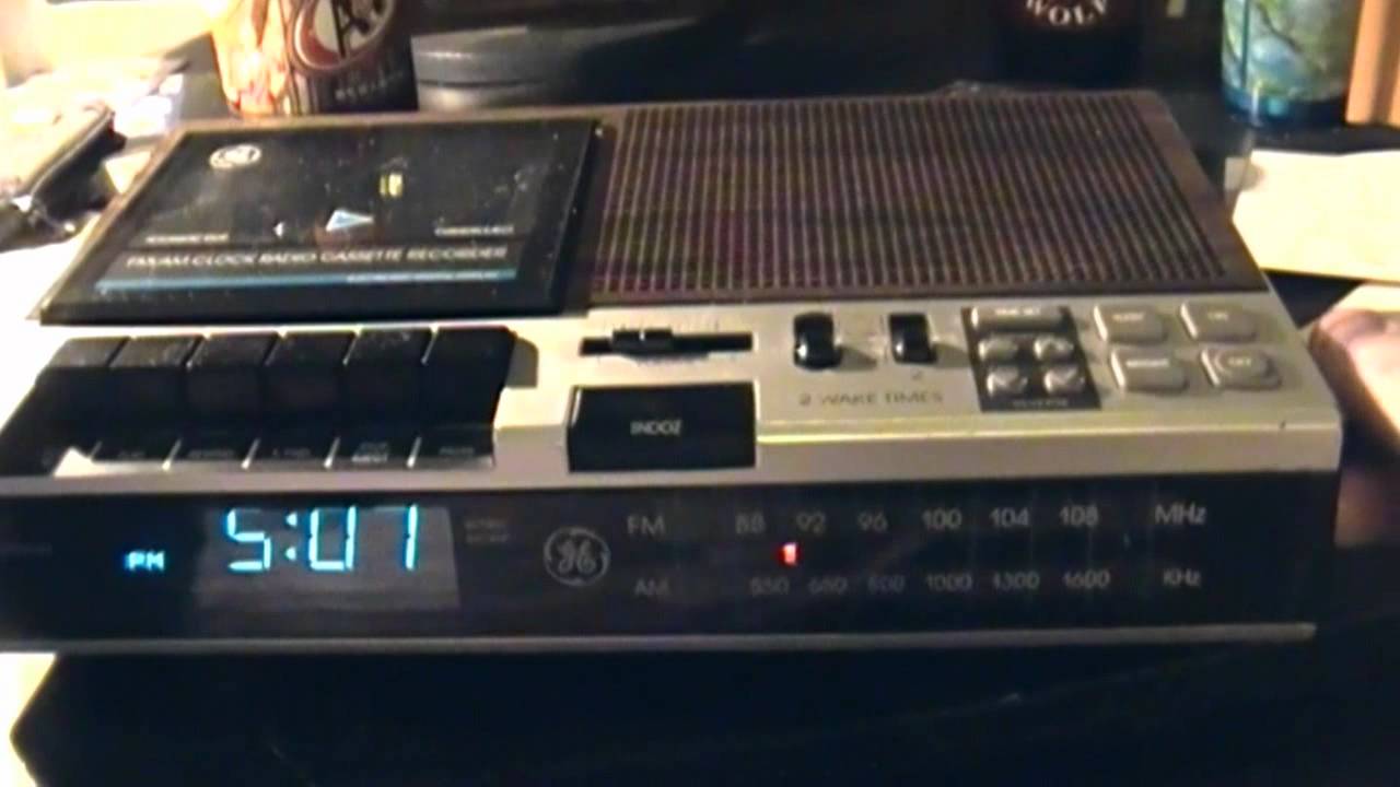 General Electric Cassette Clock Radio Model PB7-4956B