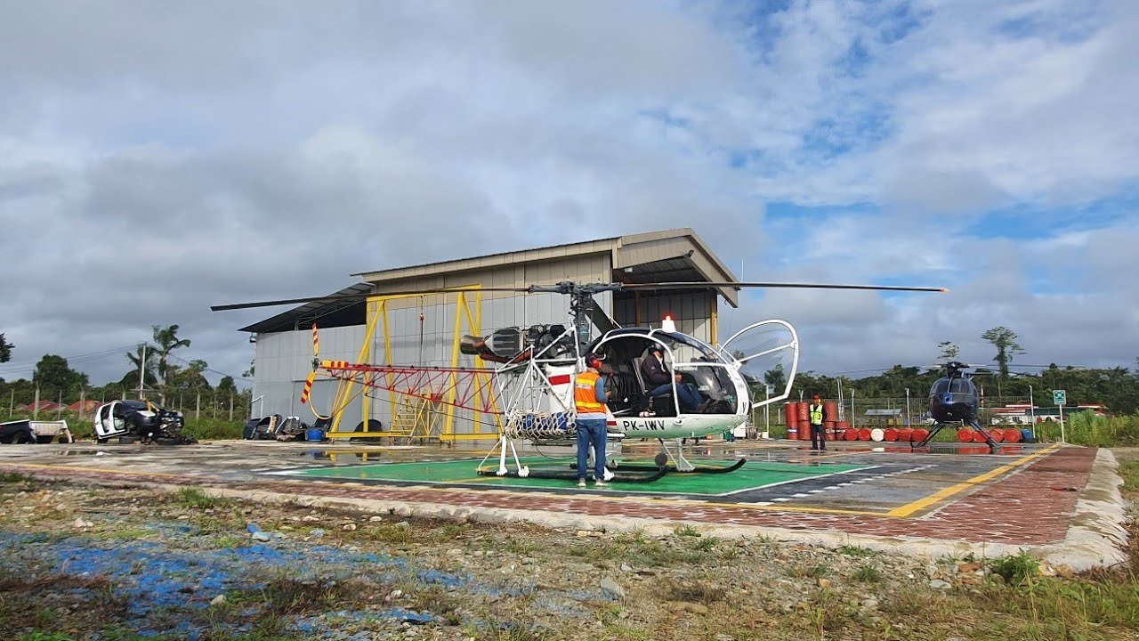 helicopter Aérospatiale SA 315B Lama ENGINE STARTING