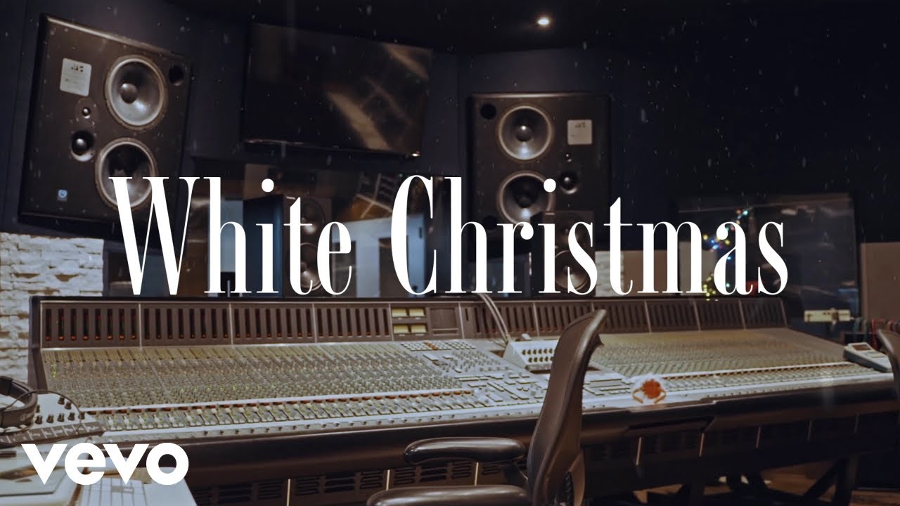 Scotty McCreery - White Christmas (Lyric Video)