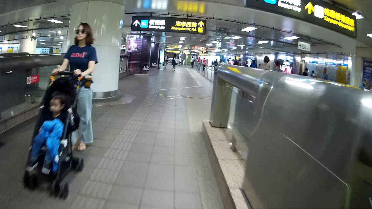 由高鐵B3(高鐵北上車下車後，由9號車處找樓梯可往下到高鐵B3)出高鐵票口後，前往搭乘板南線(往南港展覽館)