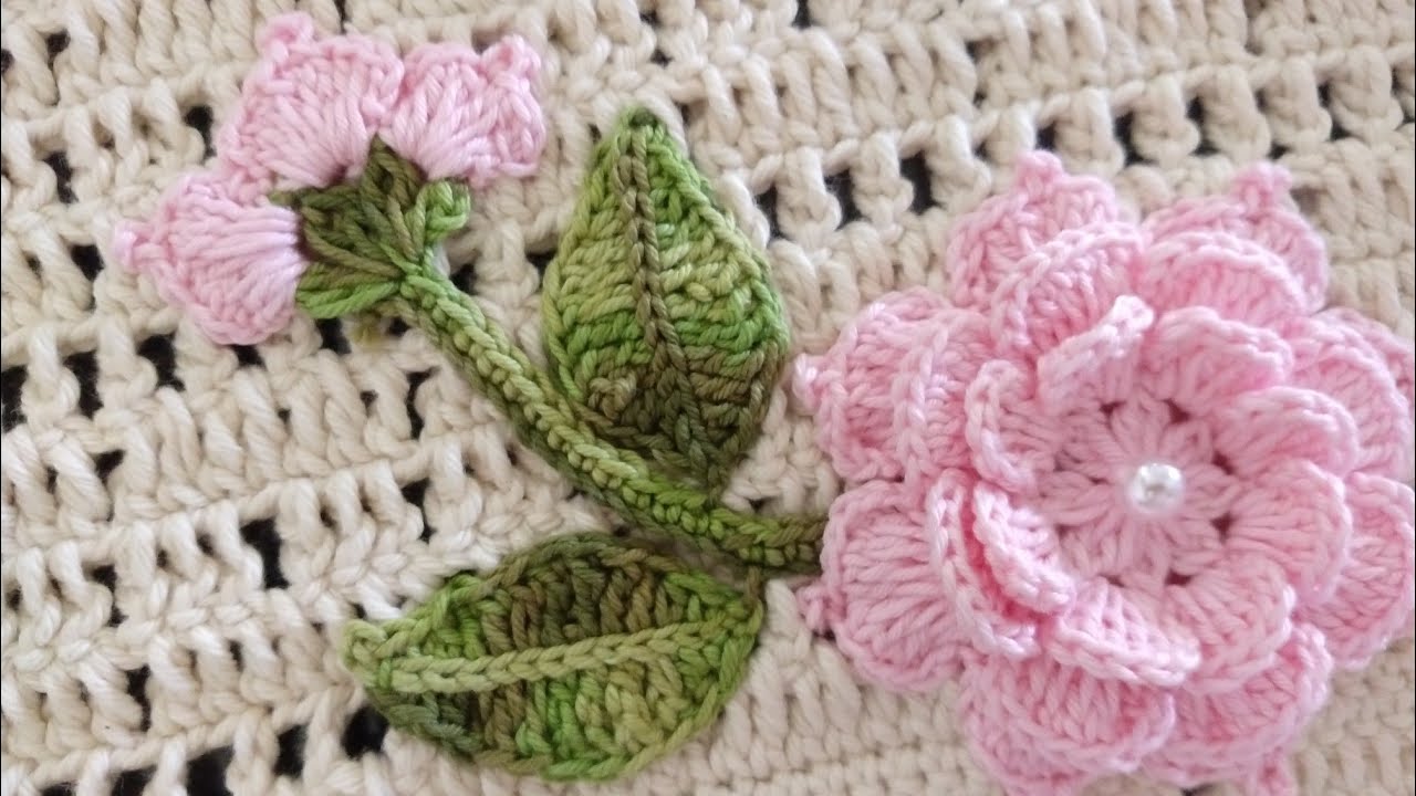 Folhas e botões em croche para aplicação