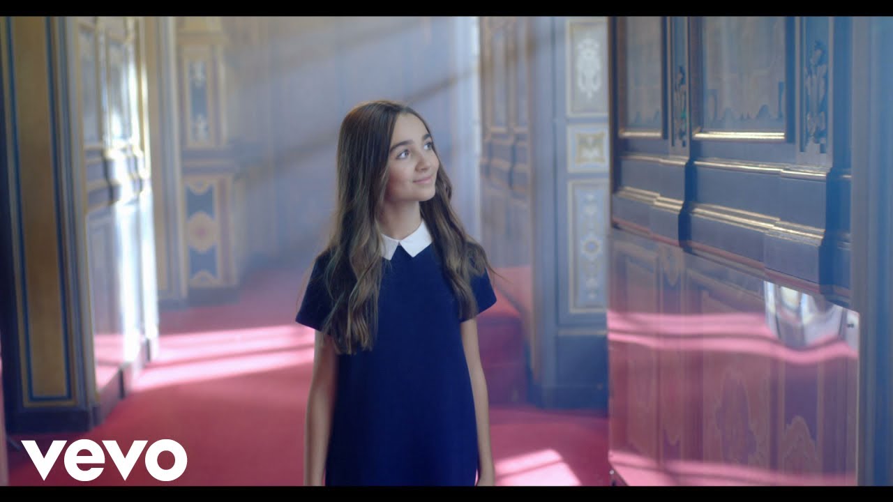 Angelina - Qui dit mieux ? (Clip Officiel)