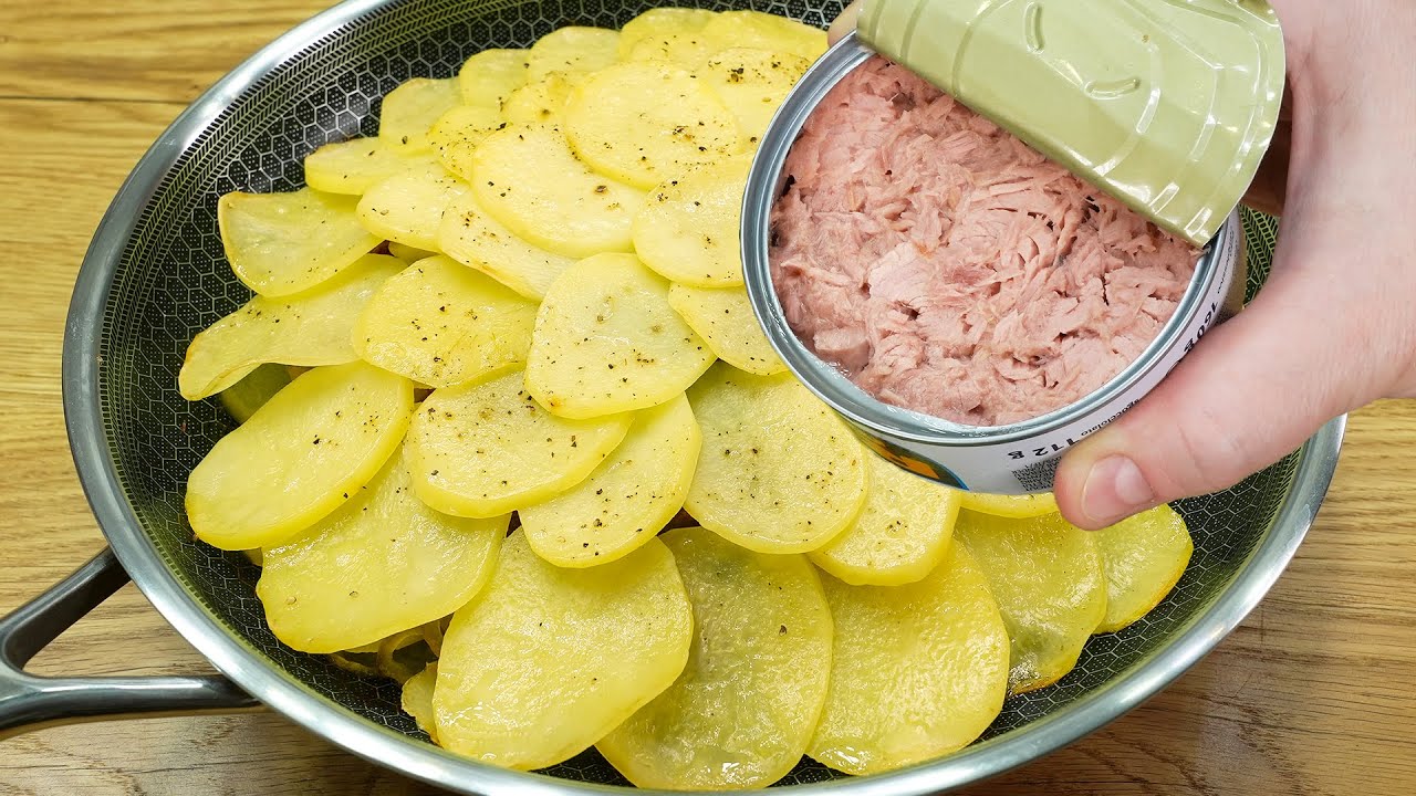 Если у вас дома есть картошка и консервированный тунец. Он такой вкусный, что я готовлю его каждый