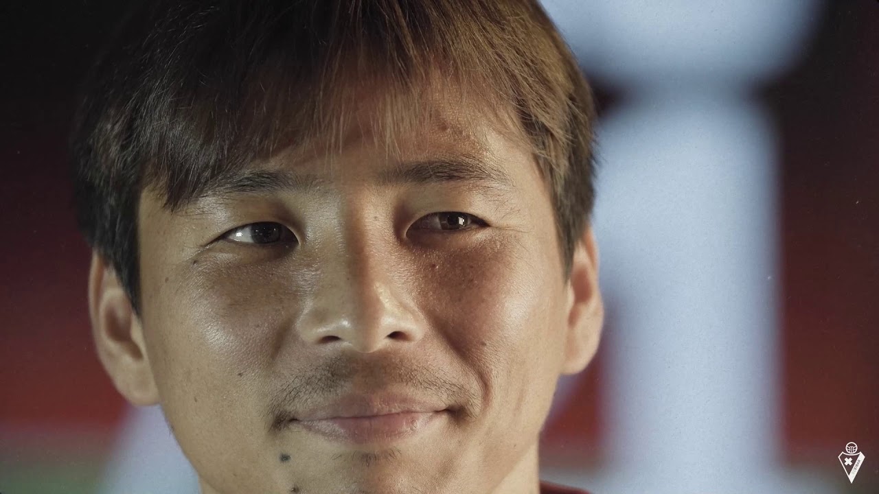 MUTO entra en la tienda del Eibar, INUI quiere venderle algo... :D