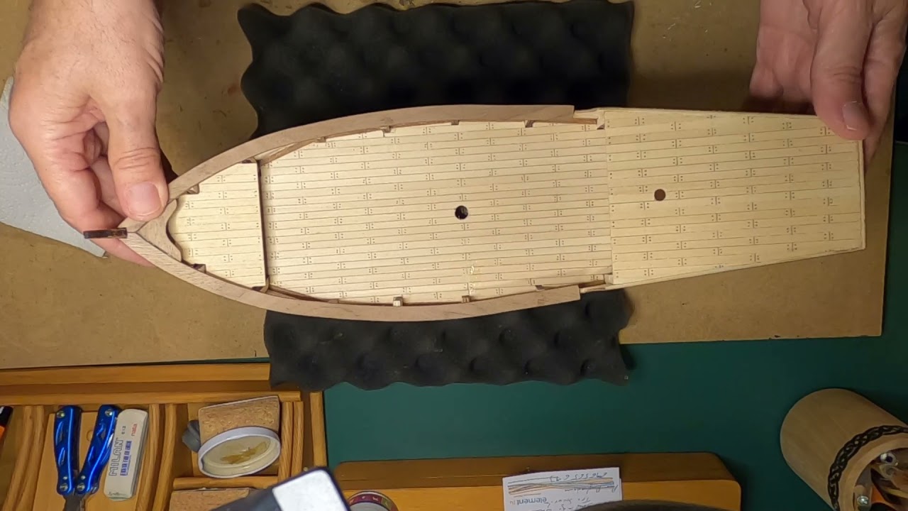 Carabela la Niña 1492 de Artesanía Latina Ep.4 : Poniendo las tapas de regala de proa y las de popa.