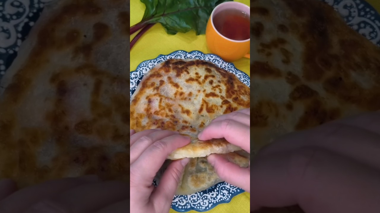 Лепешки с сыром и свекольной ботвой. Scones with cheese and beetroot tops. 