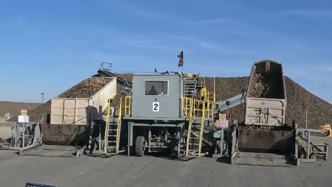 Sugarbeet Harvest Truck Driving Work!