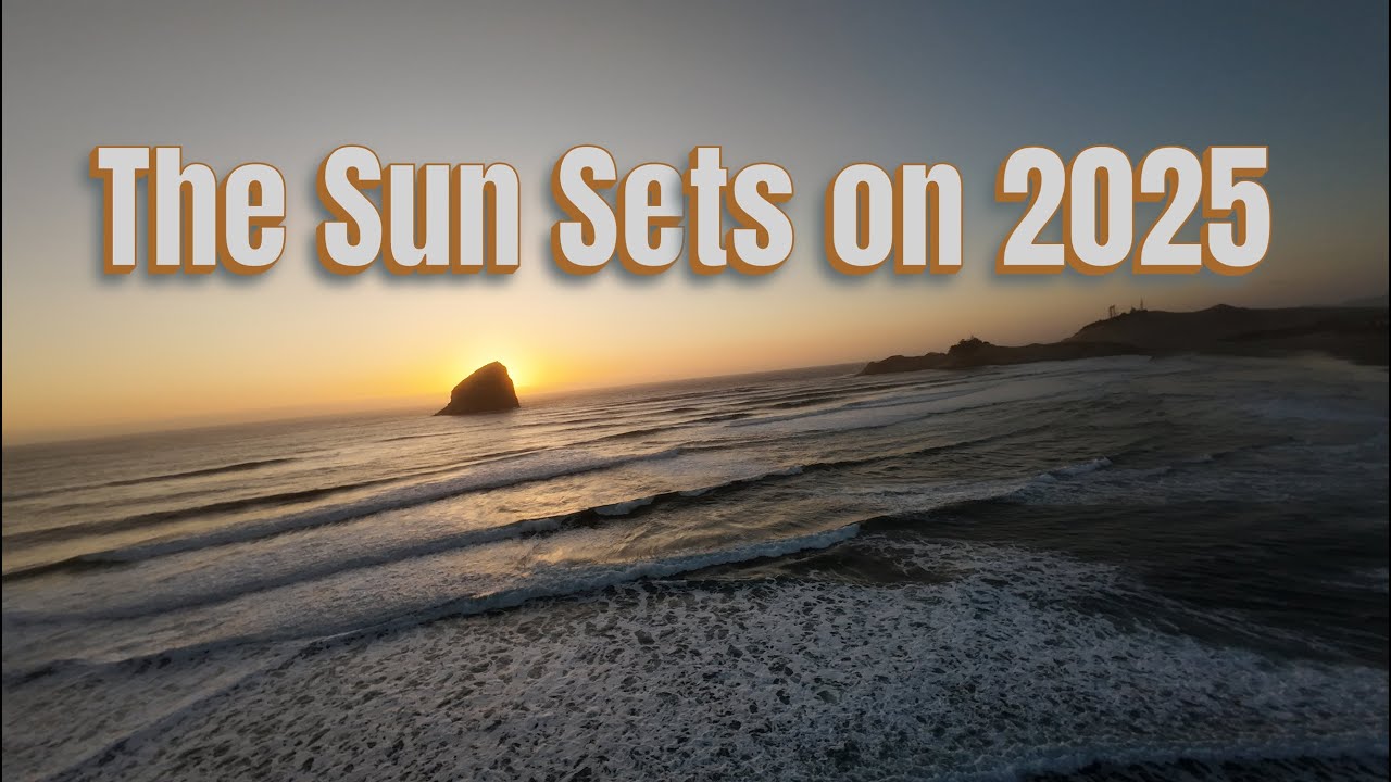 The Sun sets on 2025 and the Pacific Ocean with Calming Waves | 10 minute 4K HD Relaxation