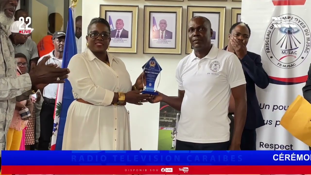 Cérémonie de remise d'une plaque d'honneur et mérite pour l'acte positif posé par la ministre