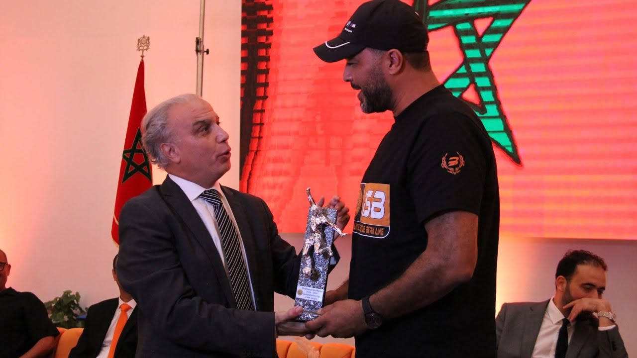 شاهد  تعليق معين الشعباني خلال حفل تسليم درع البطولة الاحترافية لنهضة