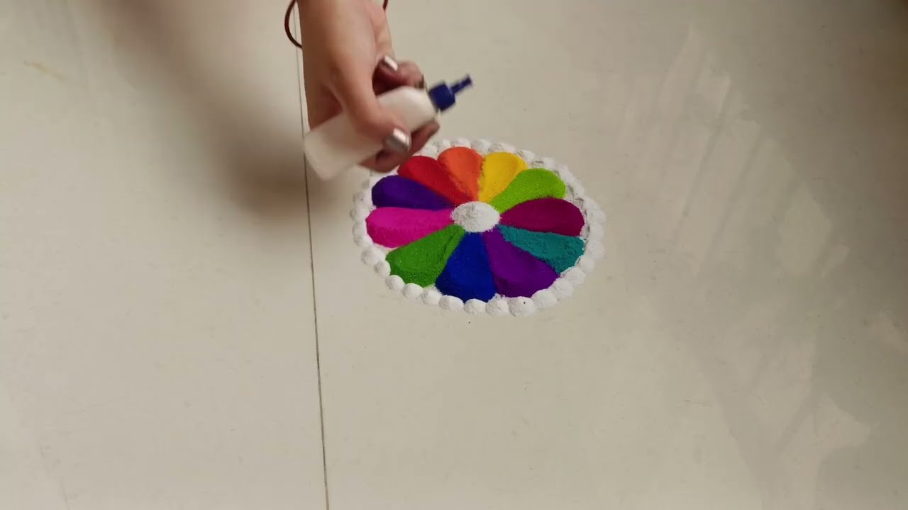 दारात शोभून दिसेल अशी खास वर्तुळाकार रांगोळी डिझाइन | Beautiful Mandala Rangoli by The Powder Poet |