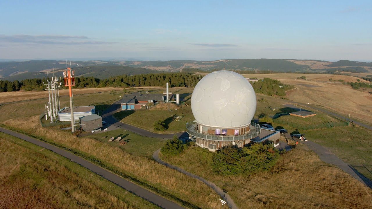Wasserkuppe (Rhön) - Stockfootage Luftaufnahmen Aerial 4K - Sonnenuntergang