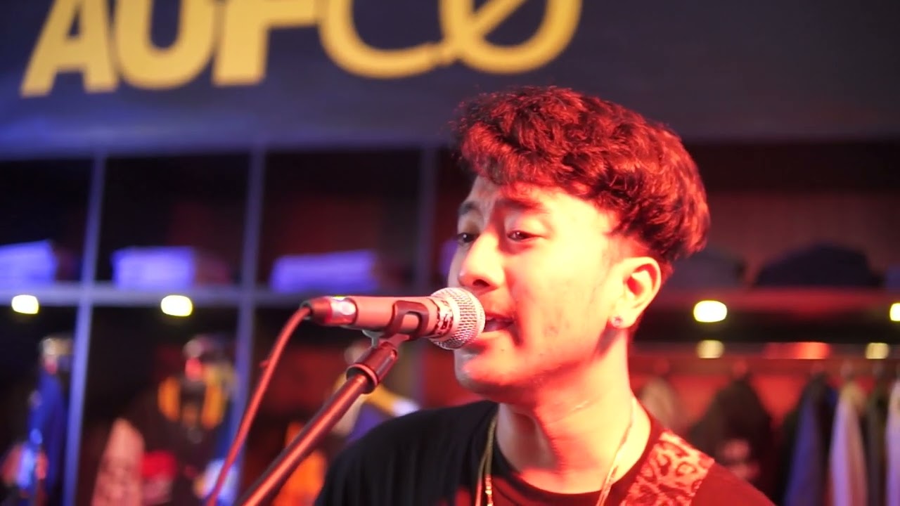 LOWDICK - Aku Benci Pacarmu ( Live at Aufco Official Store ) #lowdick
