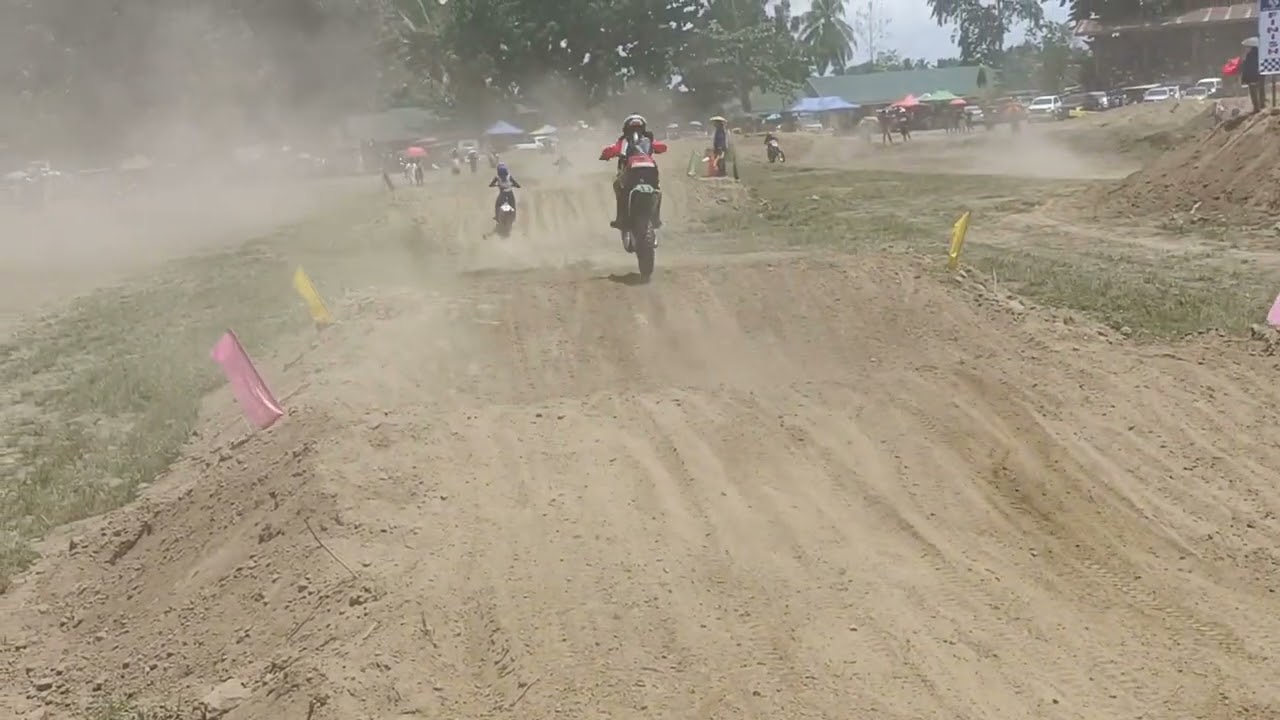 Grace Atis na bad Landing sa Libungan race. Ladies Category Semi final.Zyrah Paco iniwan lahat