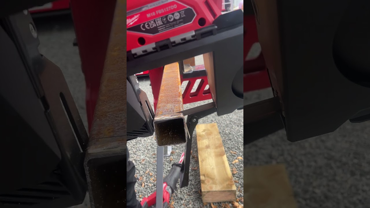 Fierăstrău cu bandă Milwaukee M18 FBS127DO #milwaukee  #bibliotecacuunelte