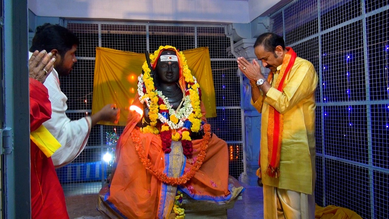 Dr. L V Gangadhar sastry in Billur temple