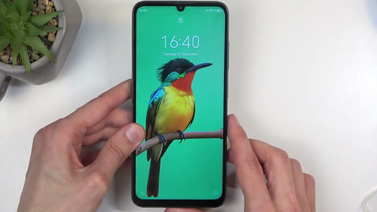 Как вставить SIM-карту и SD-карту в ZTE Blade A55