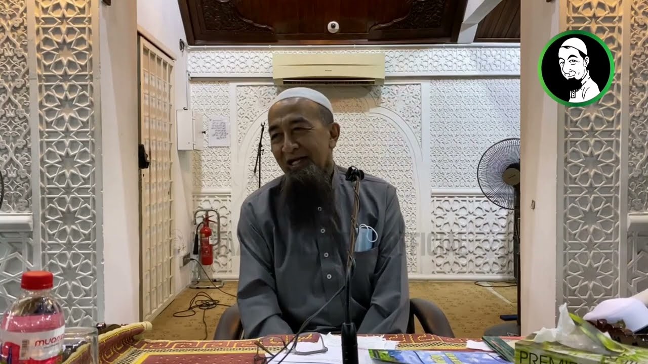 Solat Pakai Kain Pelikat Adakah Perlu Pakai Seluar Dalam ? - Ustaz Azhar Idrus