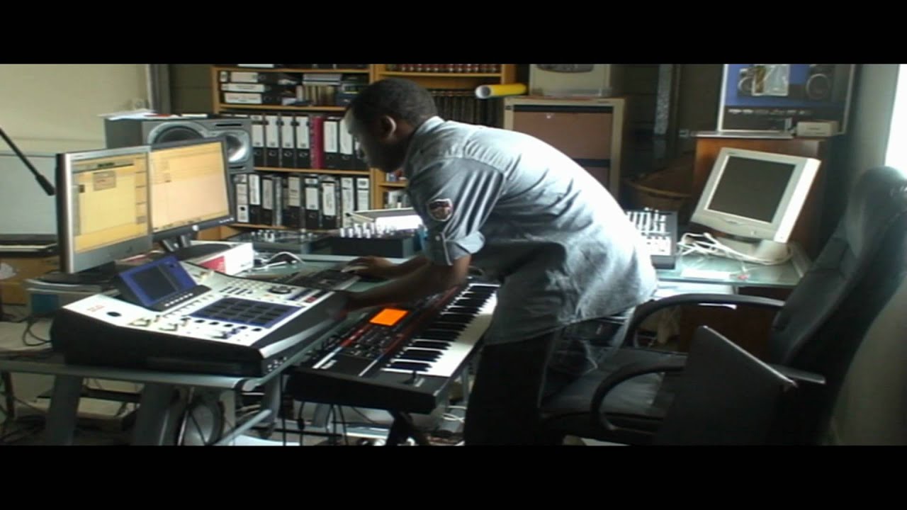 DeeJay Rosco (Emmanuel)In the studio Making a beat 2010(2014)