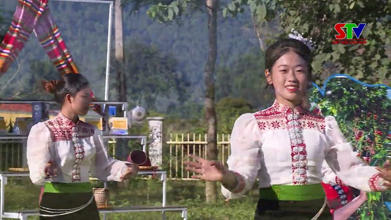 Múa dân tộc: Anh đố em đi tìm | Đội văn nghệ bản Mường Khoa, xã Chiềng Khoa, Vân Hồ, Sơn La
