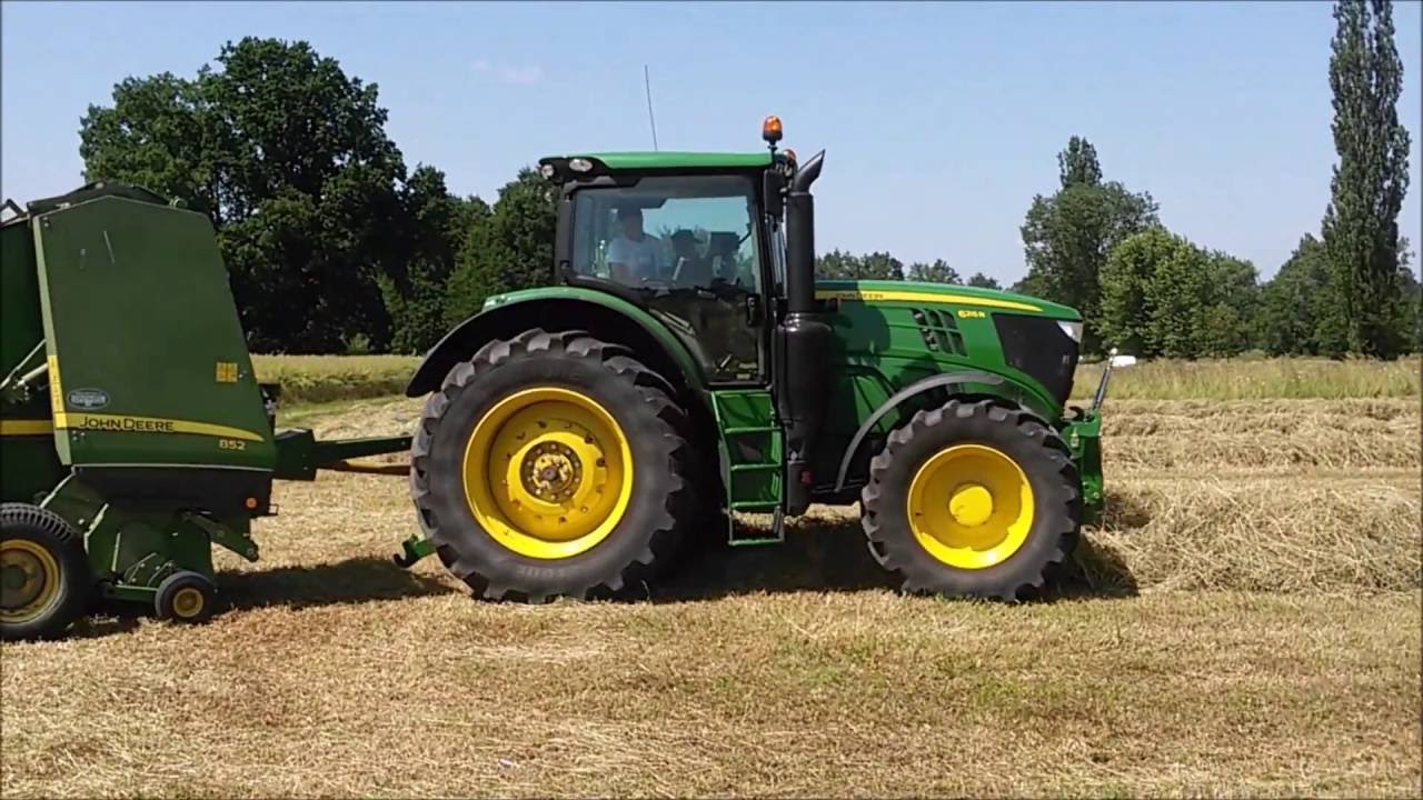 John Deere 6215R lisování sena 2016