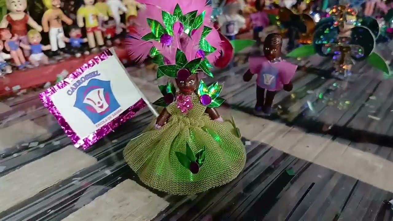 Abertura e desfile da escola de samba de maquete Carrossel carnaval 2026
