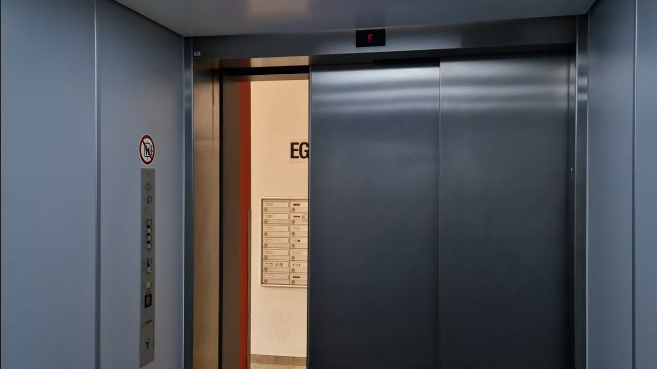 Großer Wertheim R-Series Aufzug (Big original Wertheim R-Series lift) @Saporoshjestraße 3, 4030 Linz