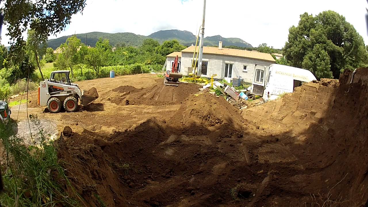 début de remise a niveau du terrain