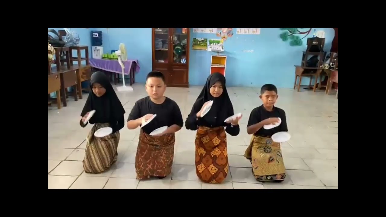 Kelompok 2 Tari Piring : Sumatera Barat 