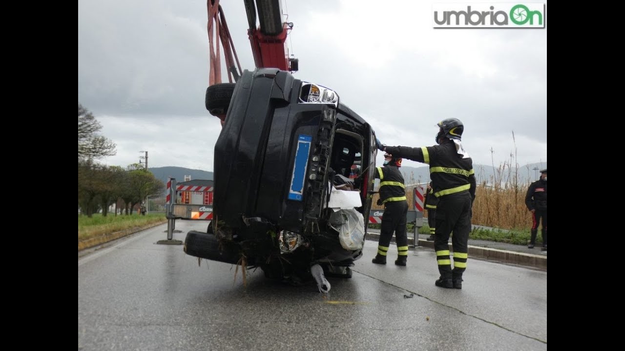Terni, incidente con due feriti in via Proietti Divi