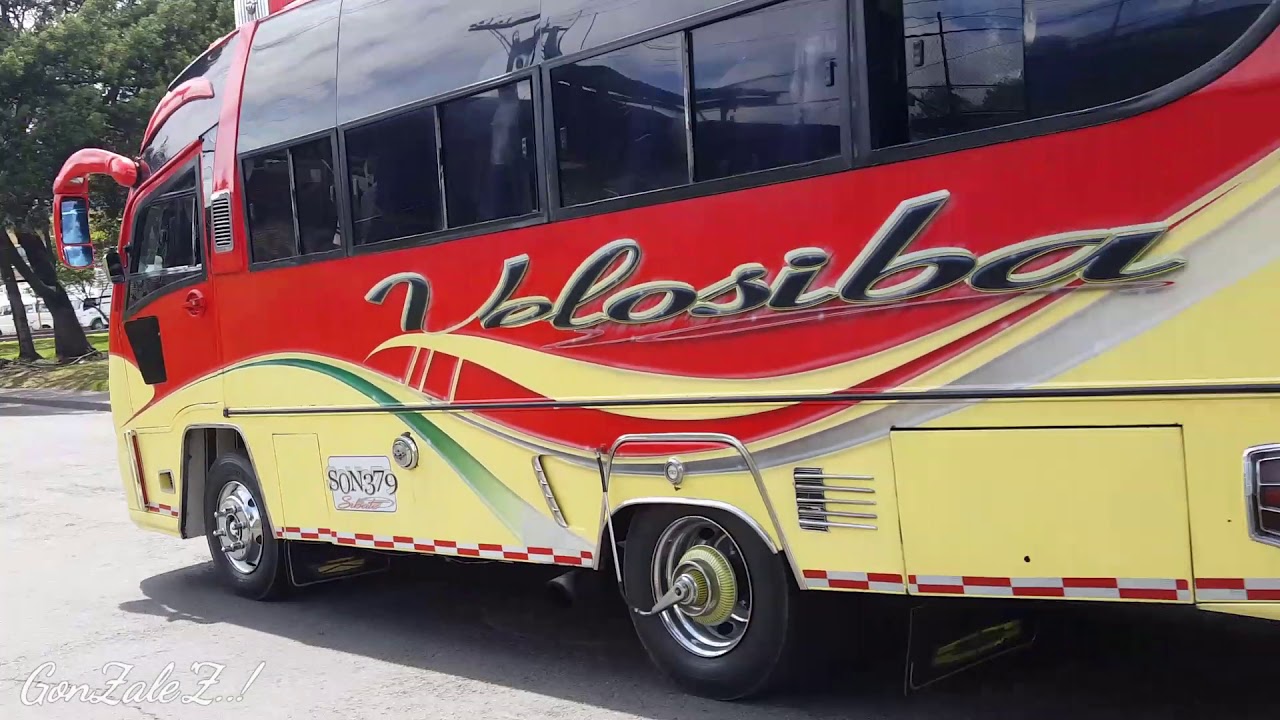 Buses a las afueras del Terminal 7.