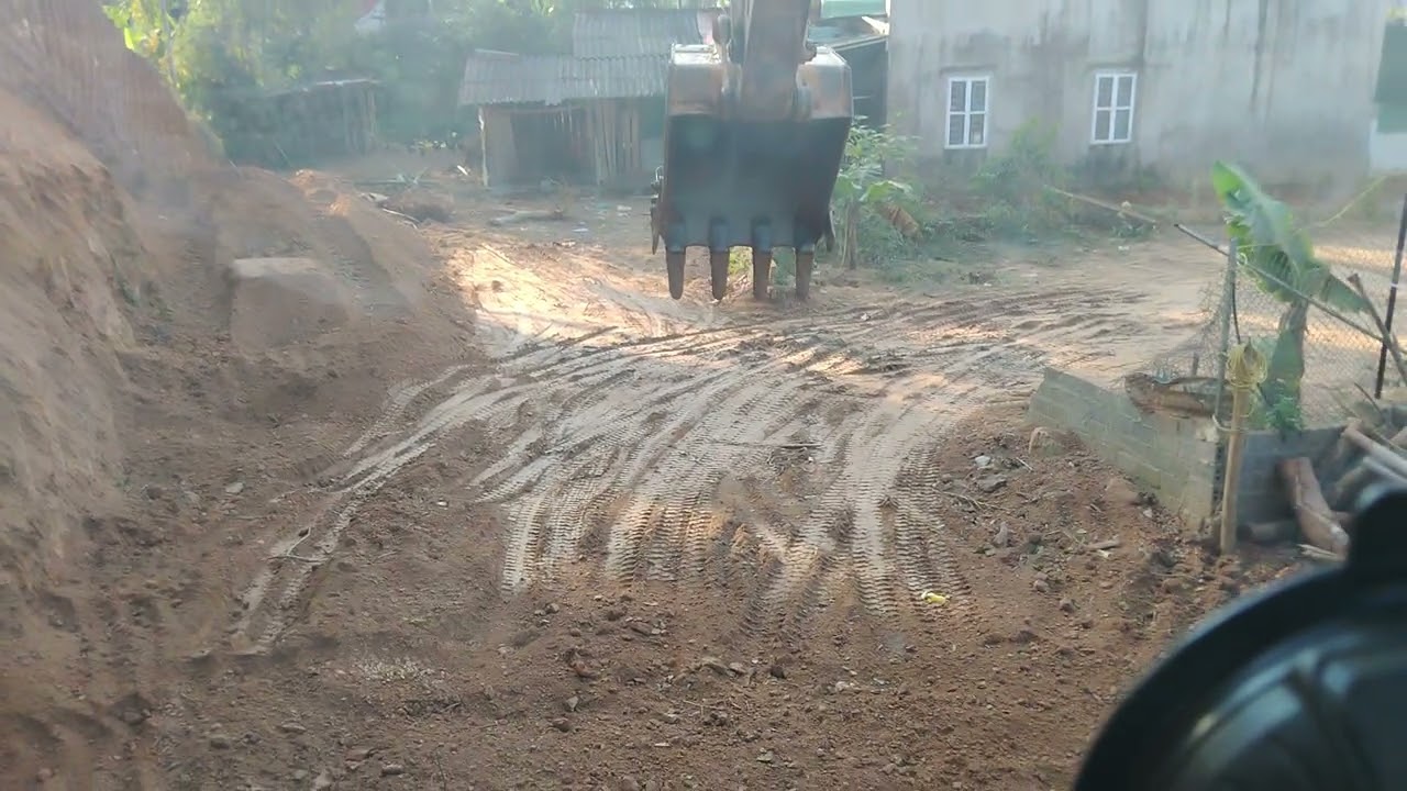 Máy xúc đào xúc đất lên xe