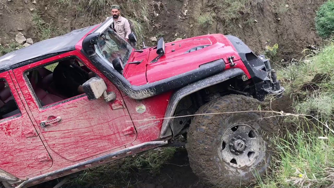 Jeep Wrangler  Vs Toyota Land Cruiser who will win?
