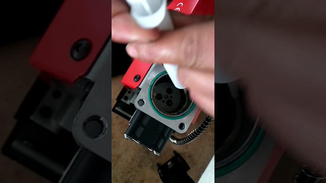 add grease to the CS2 piston wall when necessary