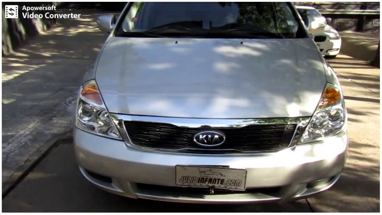 Kia Grand Carnival Plateada 2012