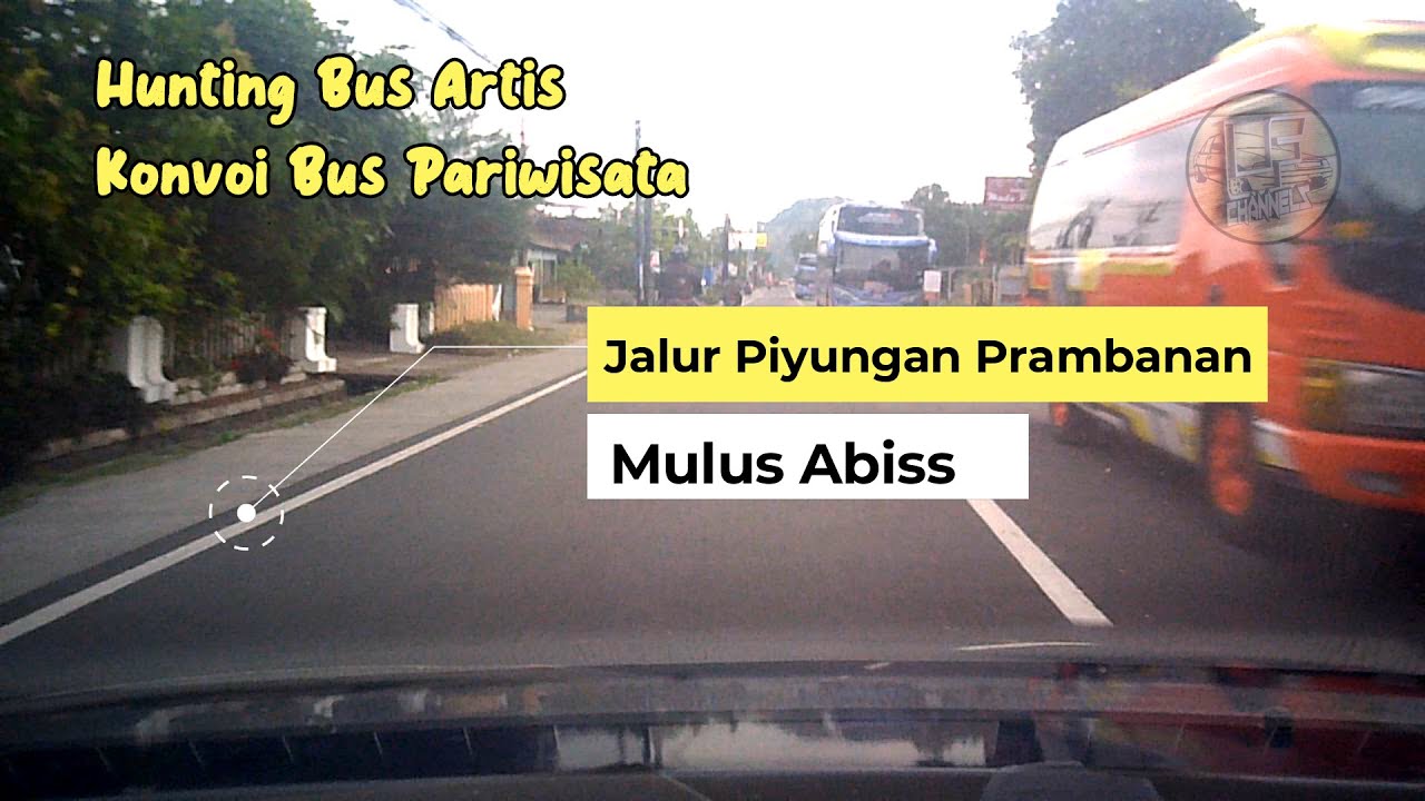 Konvoi Bus Pariwisata di Jalan Piyungan Prambanan