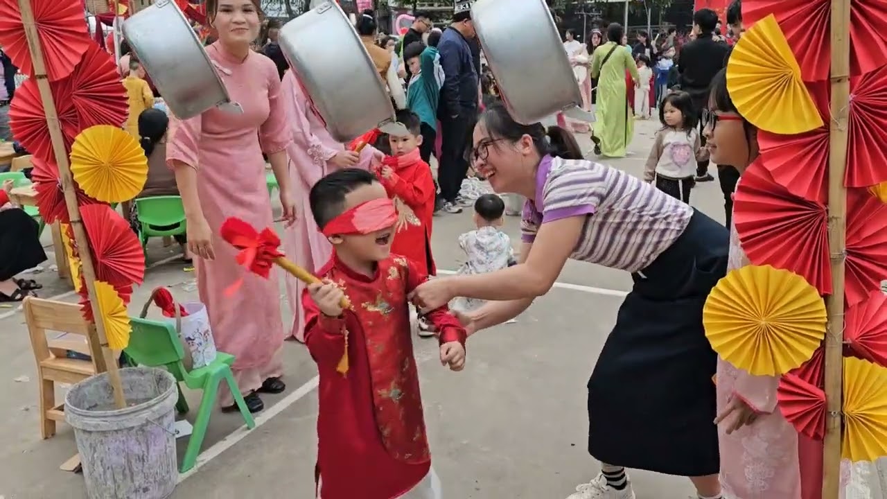 Anh Khoa chơi  hội xuân tết 2026