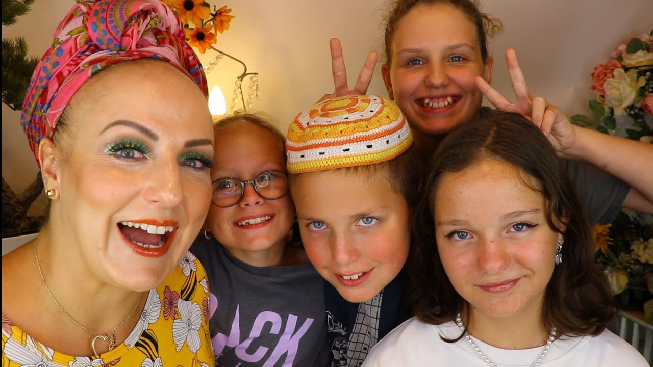 Q & A with Kiki and (part of) the gang 🥰