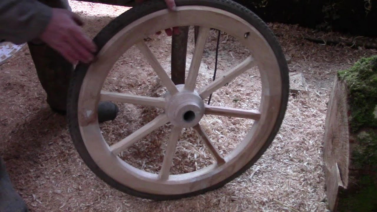 Donutmaschine (Teil 5): Selbstgebaute Räder aus Fahrradfelgen, Gummireifen und Holz