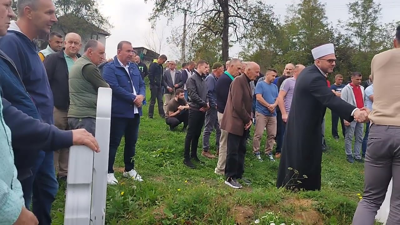 danas smo na ahiret ispratili našeg džematliju Handžić (smajl)Rifat.