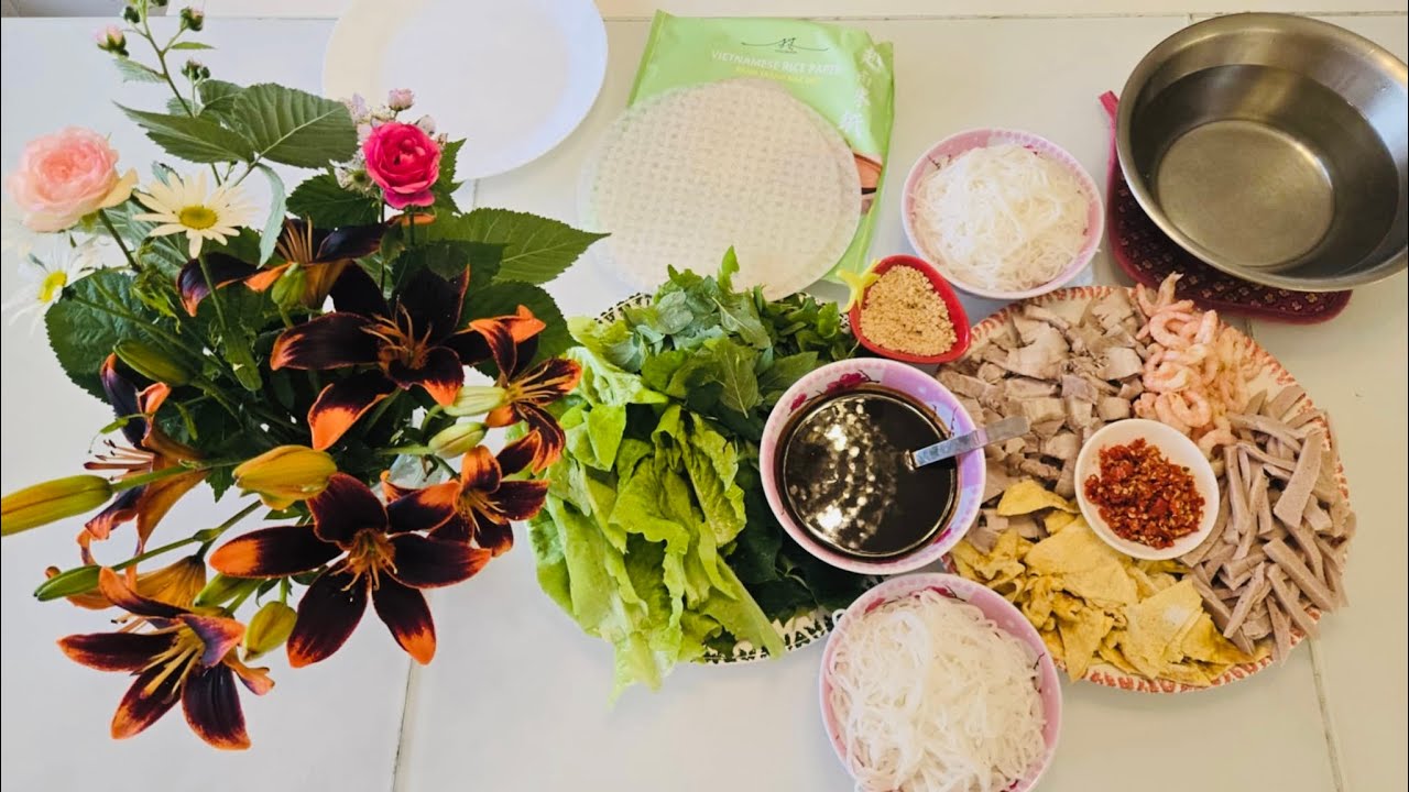 Ăn gỏi cuốn cùng gia đình