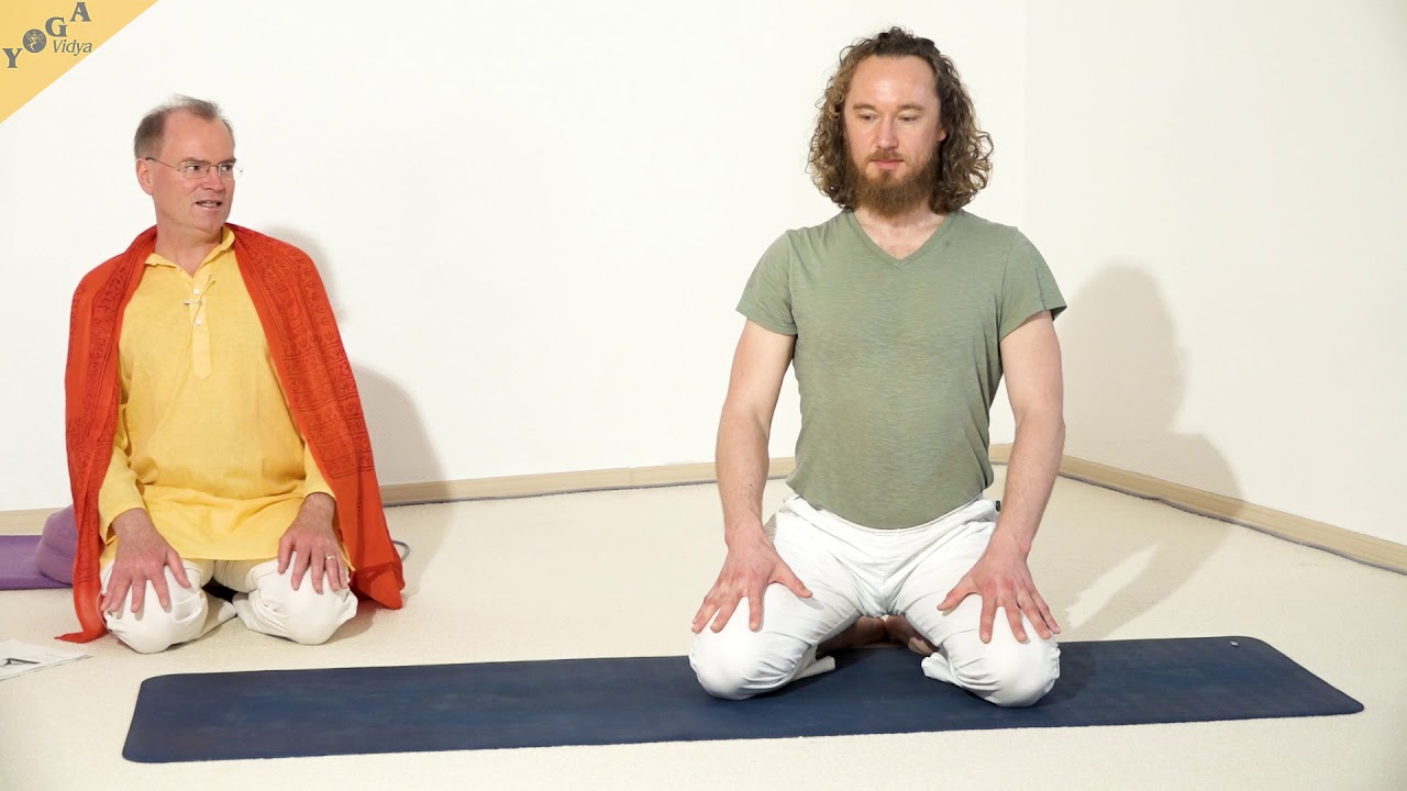 Brüllender Löwe - Yoga Asana Lexikon