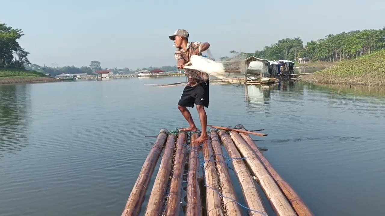 Menjala ikan # di waduk Saguling