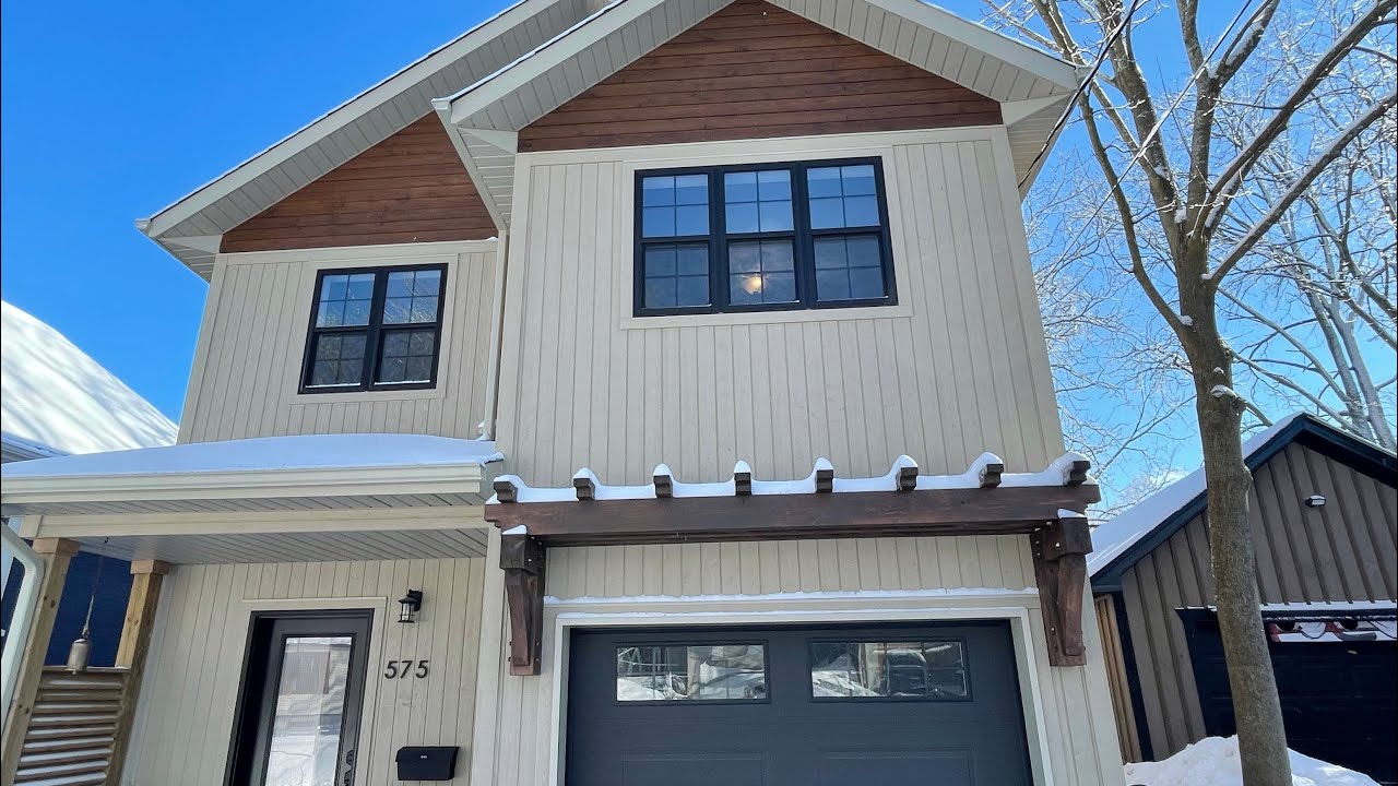 House for Sale In Peterborough for under $800,000!