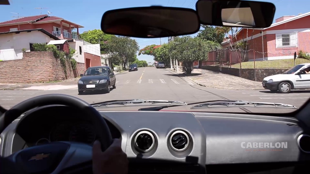 Preferência de passagem em cruzamentos