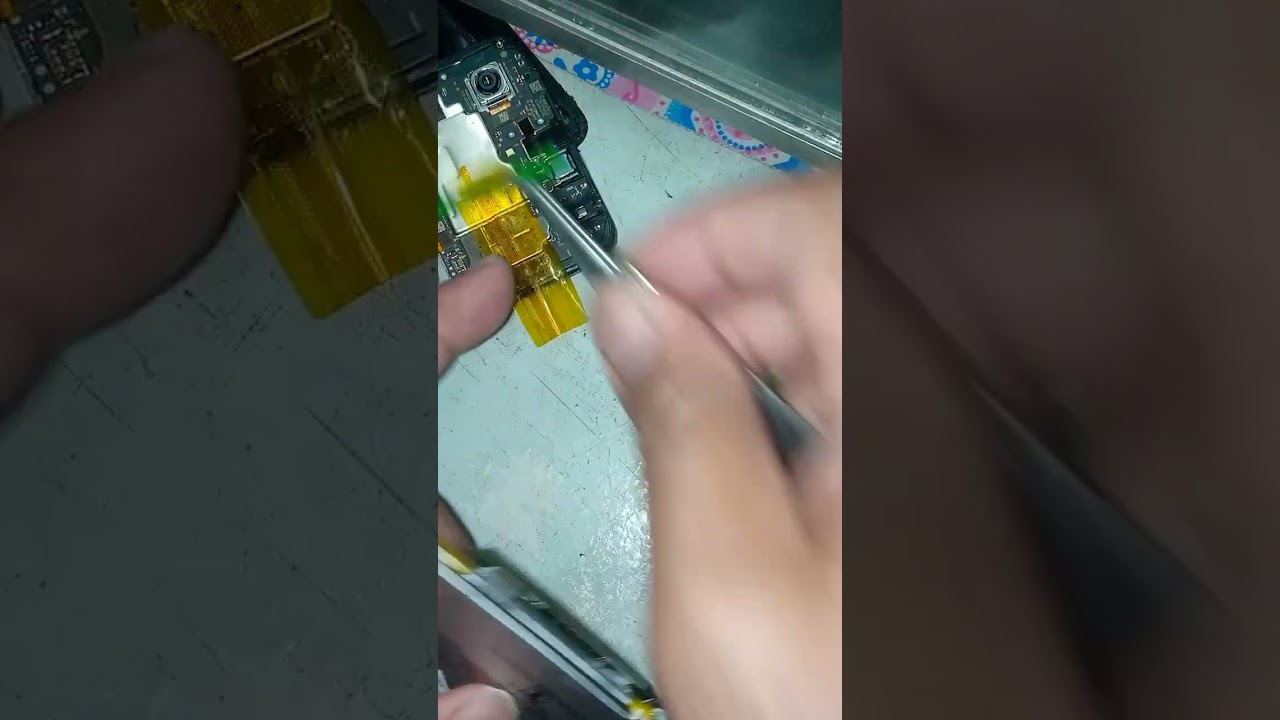 Poco Automatic on and off due to battery fuse shorted 