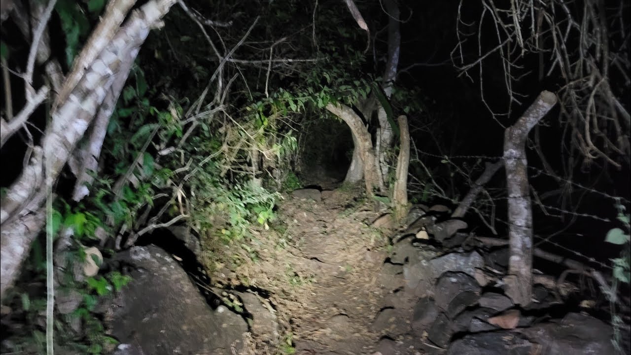 En este Lugar hubieron dos tragedias, Una de ellas un Señor fue aplastado por una Enorme Piedra