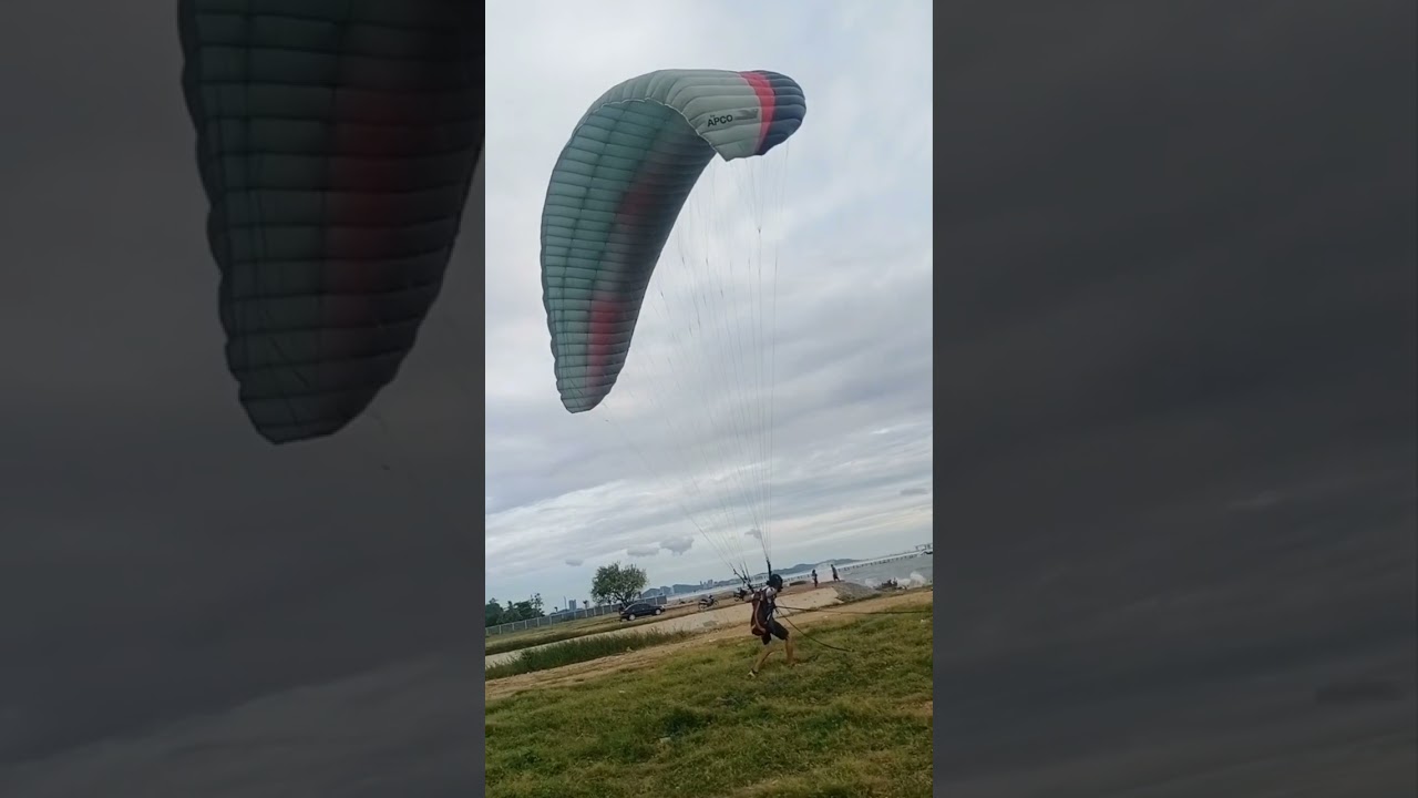 Paragliding practice, rope tied to a pole, harness+Apco Lift size M and flying